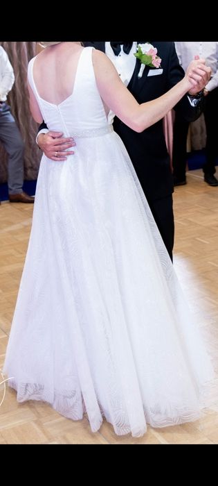 Suknia ślubna z welonem