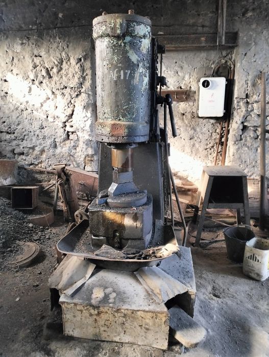 Продам пневмомолот ковальський