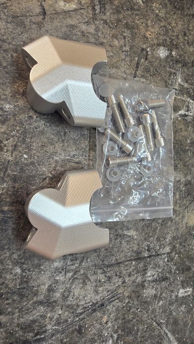 Cfmoto 800MT / 450 MT **Risers de guiador**