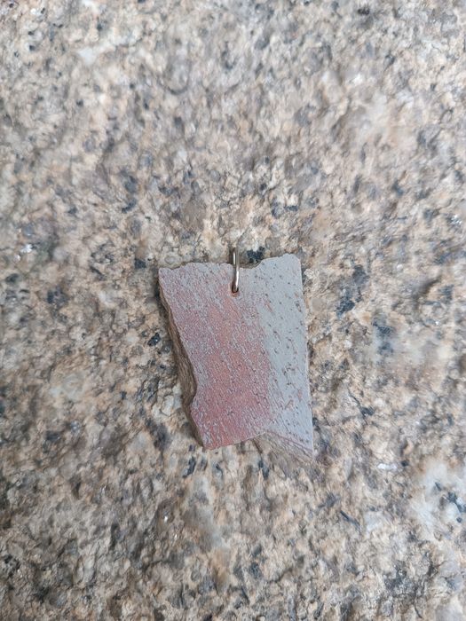 Colares de xisto artesanais