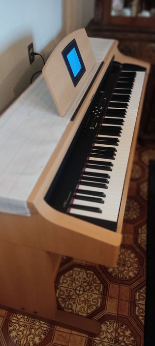 Piano Digital Semi-novo Roland