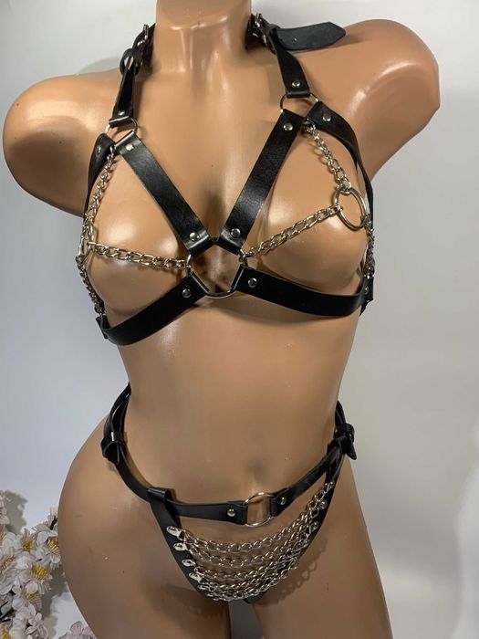 Комплект белья из кожанных ремешков и металлических цепочек, партупея