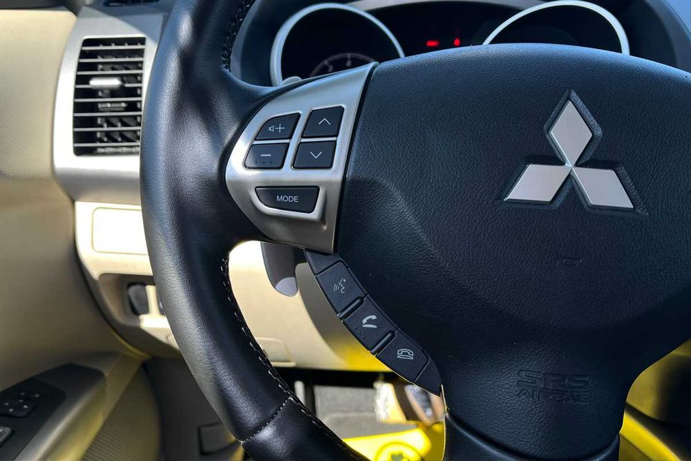 Mitsubishi Outlander 2011