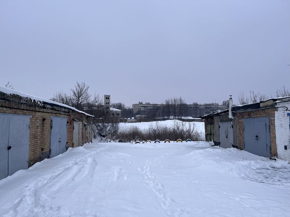 Гараж з погребом і смотровою ямою,поштукатурений з вентиляцією