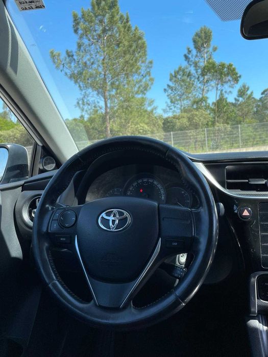 Toyota Auris Comercial