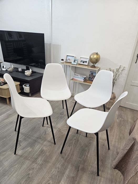 4 Cadeiras Home Store Brancas – Estilo Nórdico/Escandinavo