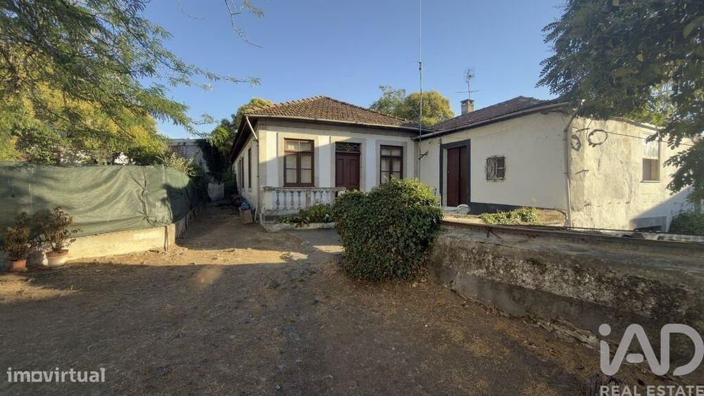 Casa / Villa em Peso da Régua e Godim de 300 m2