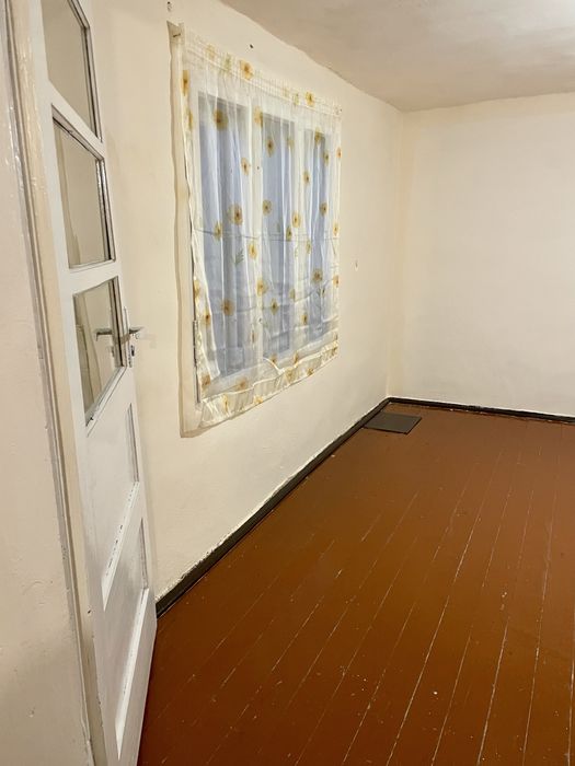 Будинок та 8 сотин землі