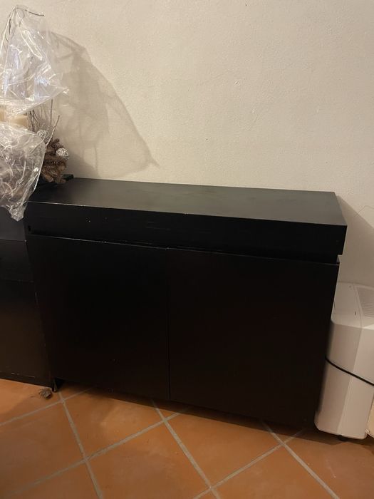 Aparador de madeira preto