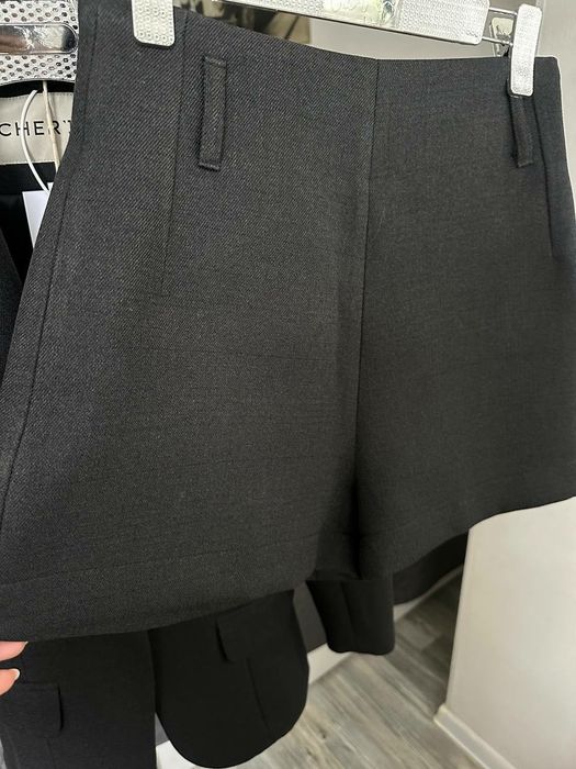 Комплект  жакет приталенный с акцентными плечами  + шорты CHER'17