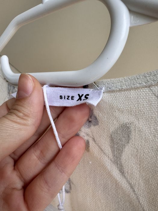 Сукня на запах з квітами