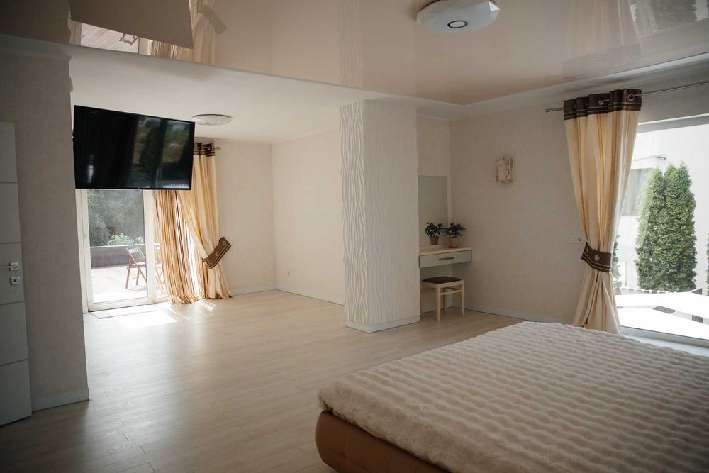 Продаж будинку з басейном та готовим для проживання у Вовчинцях