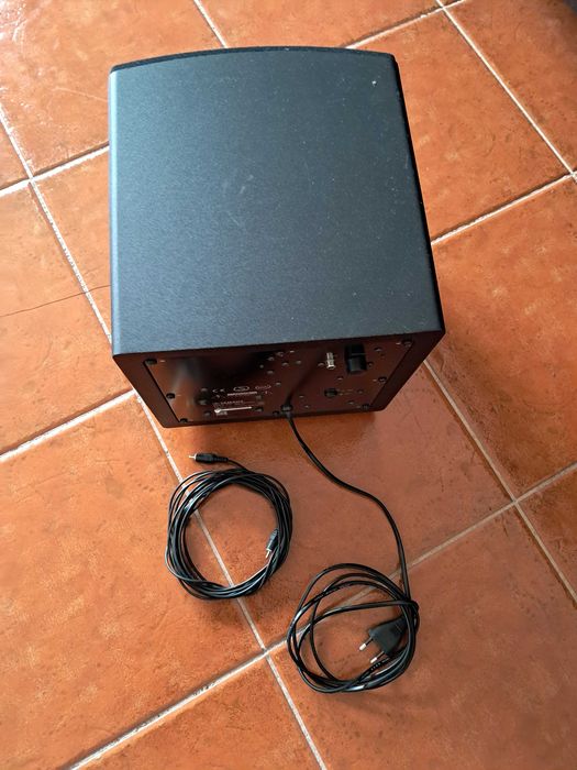 Subwoofer Ativo Yamaha NS-SW280 — Graves Potentes para Home Cinema