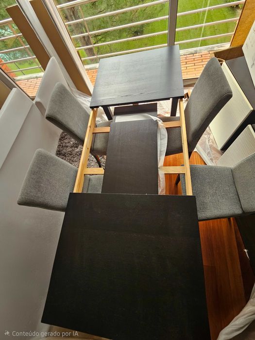 Mesa de jantar extensível + 4 cadeiras estofadas