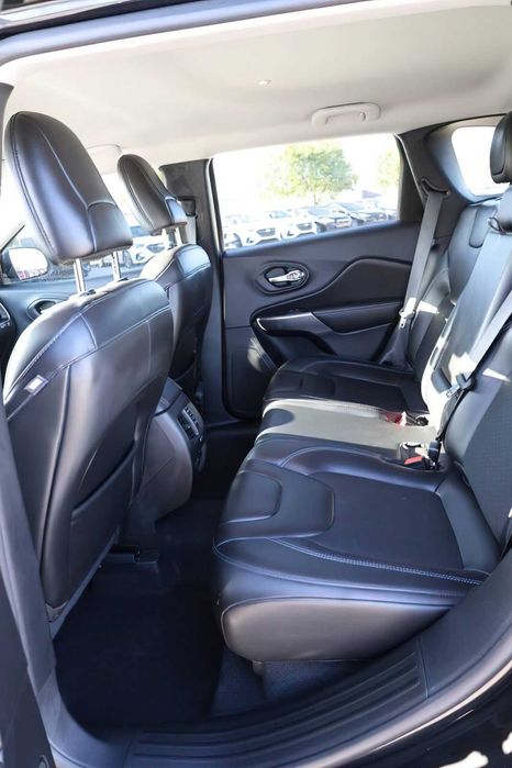Jeep Cherokee      2020