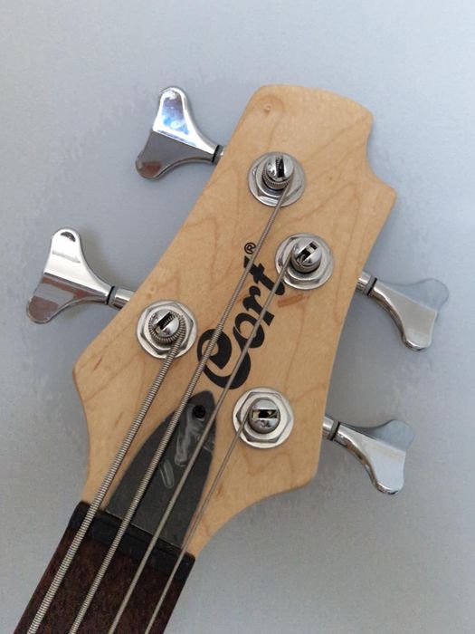 Gitara basowa Marki  Cort
