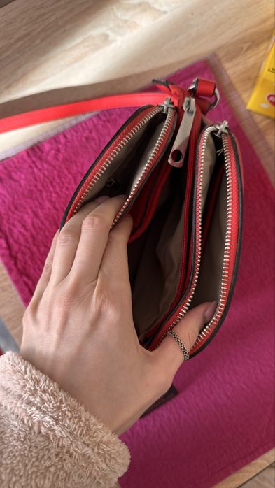 Червона сумка з екошкіри