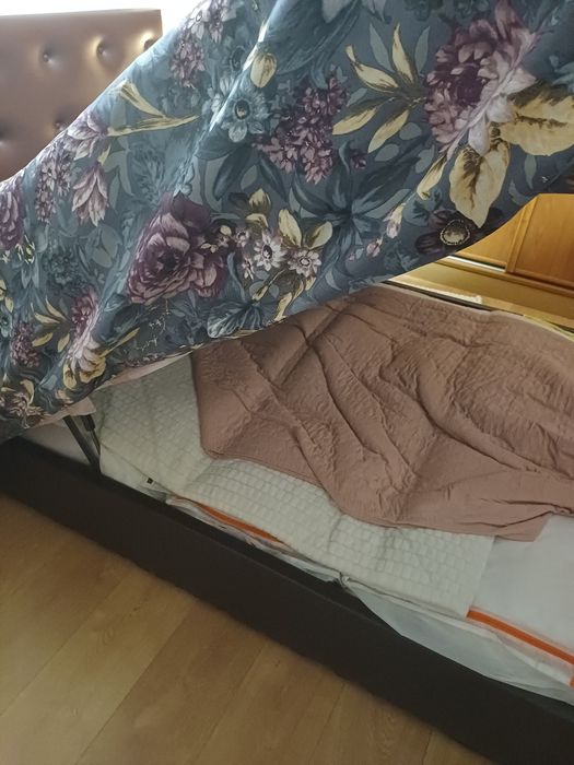 Cama com arrumação