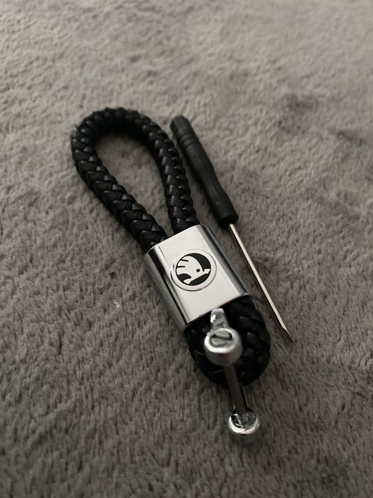 Brelok do kluczy Skoda plecionka