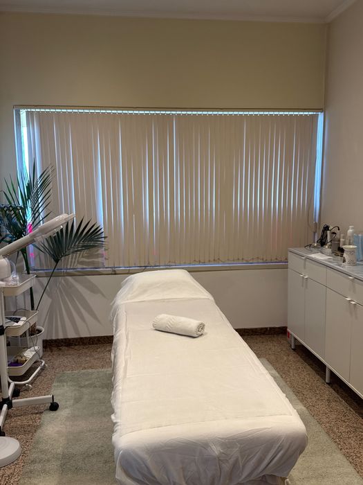 Alugo gabinete/mesa de manicure