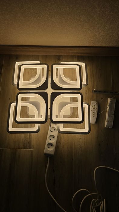 Продам люстру. Нужно заменить блок питания.