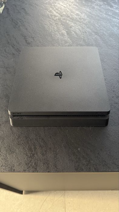 PlayStation 4 Slim 500 GB – jak nowa + 2 pady + 5 gier