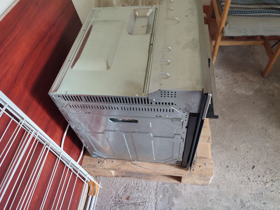 Варочна поверхня і духовий шкаф в хорошому стані