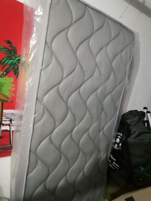 Cama de Bebé e colchão (como novo)