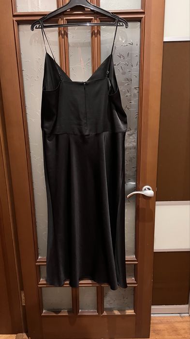 Шовкова сукня міді