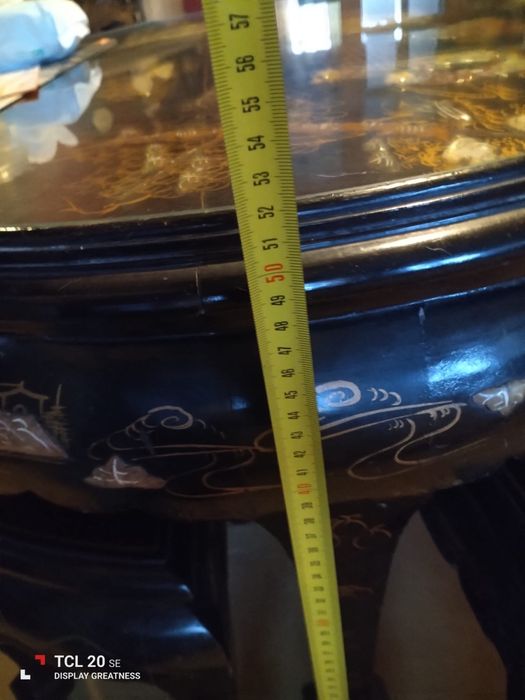 Mesa e quatro banquinhos