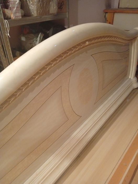 Włoska sypialnia, łóżko