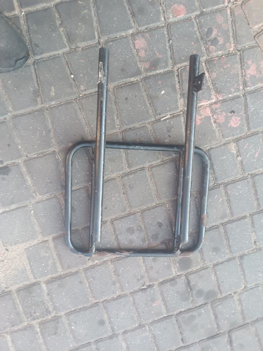 Stelaż pod kufer centralny motocyklowy