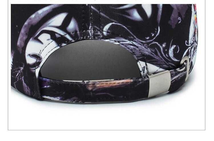 czapeczka z nadrukiem modnym kolorowym w kolorze czarnym