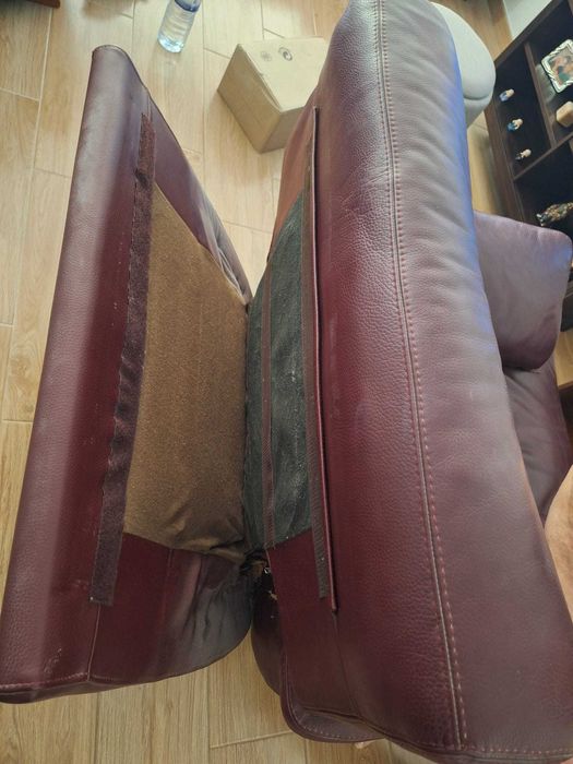 Conjunto sofas em cabedal