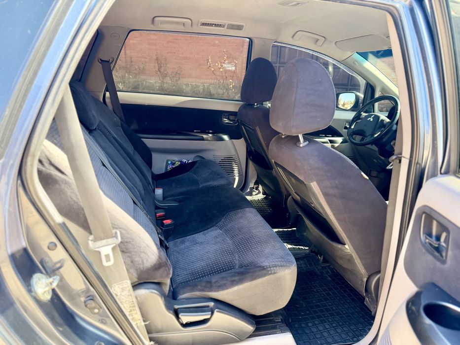 Mitsubishi GRANDIS 7 Мест Автомат