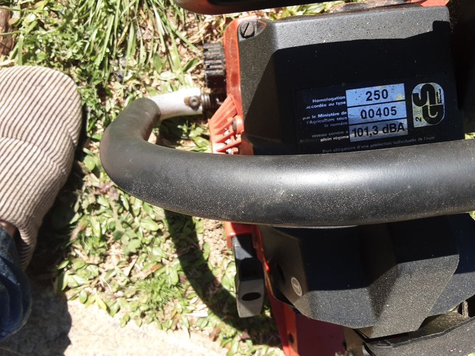 Vende motossera de marca acolyte