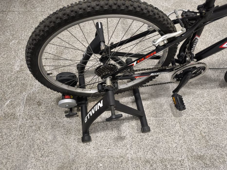 Vemdo Rolo marca B”TWIN modelo IN”RIDE e bicicleta