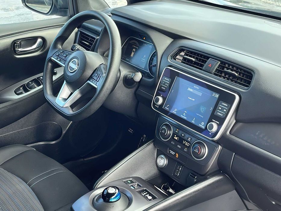 Nissan LEAF S      2025