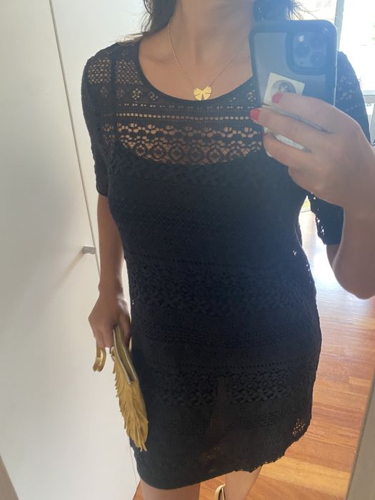 Vestido preto rendado e com forro