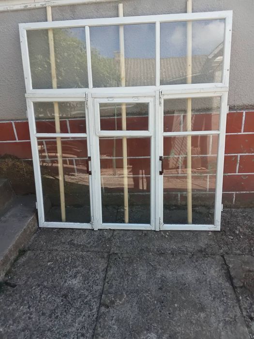 Дерев'яні вікна.