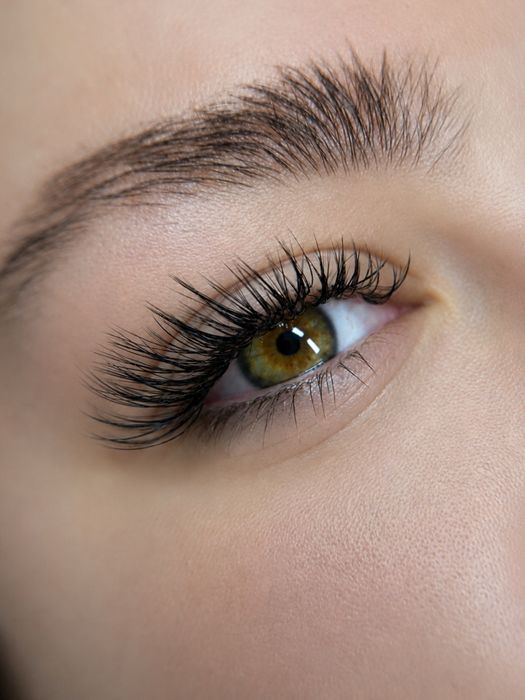 STYLIZACJA RZĘS I BRWI – naturalny efekt