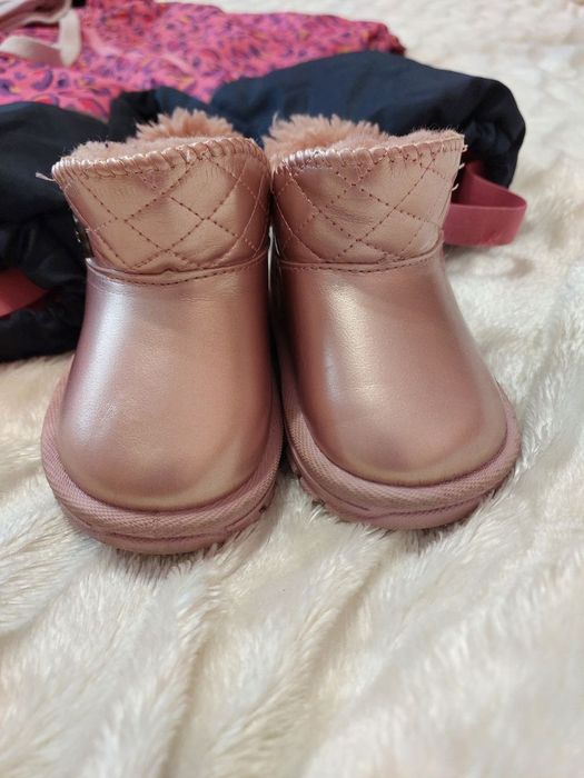 Зимовий комбінезон, шапка та угги для дівчинки