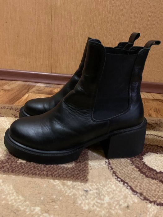 Зимові шкіряні жіночі ботинки