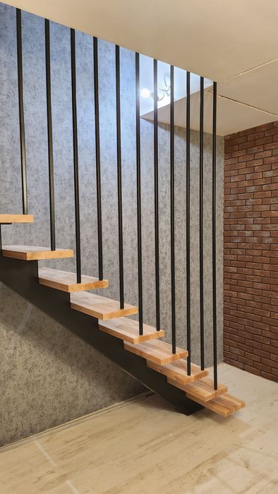 Balustrada drewniana z elementami stali