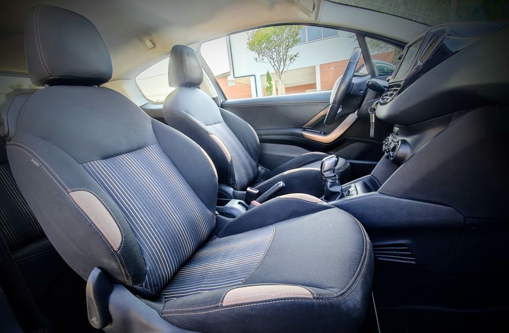 Peugeot 208 barato bom estado