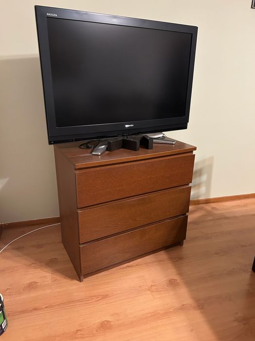 Komoda w kolorze brazowym