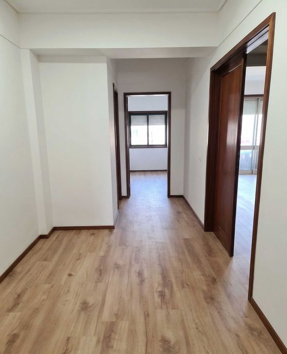 Oportunidade Exclusiva no Centro de Santa Maria da Feira: Imóvel Remodelado com Elevado Potencial (Habitação / Escritórios)