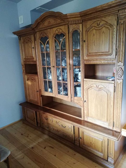 Piekna debowa witryna