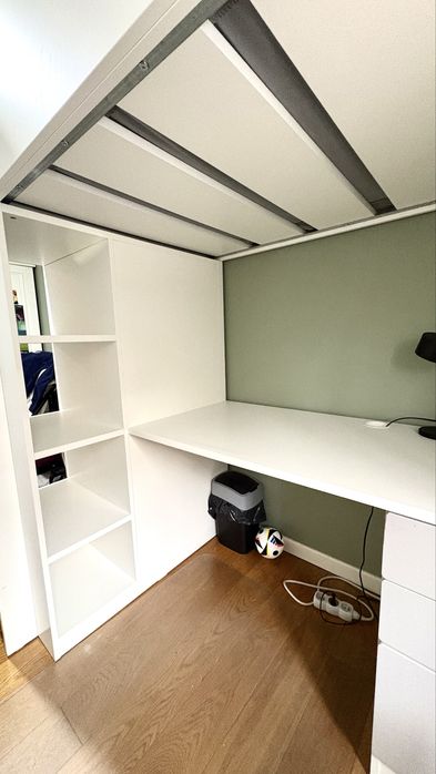 Łóżko na antresoli z biurkiem z 4 szufladami, materac 90x200 cm