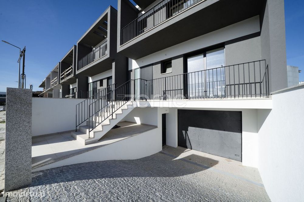 Moradia Gaveto T3 | Construção | Frossos-Braga | Amplo Espaço Exter...